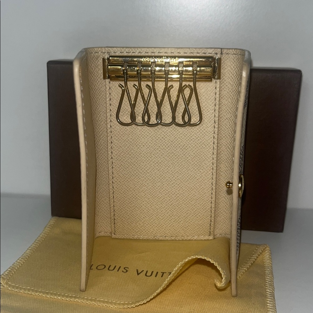 Louis Vuitton Azur Damier Key Wallet - Picture 5 of 8